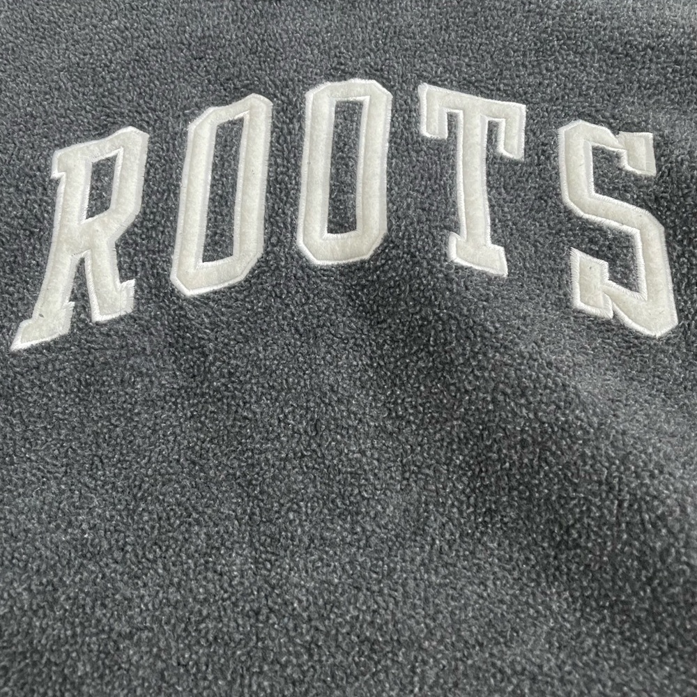 Gently worn - Roots Light Grey Pullover